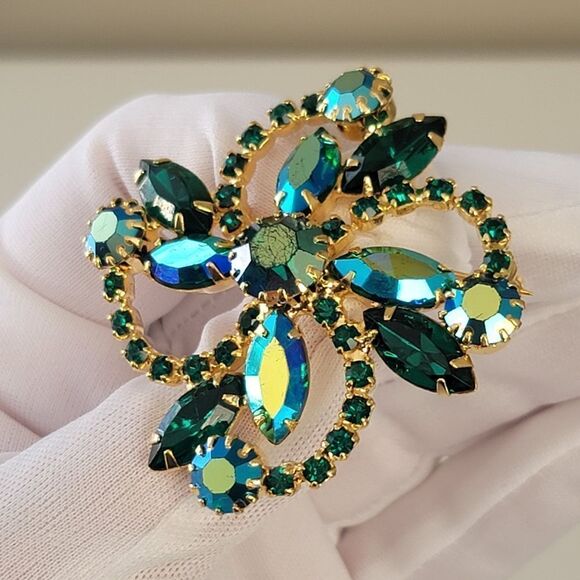 Vintage Brooch Gold Tone Emerald Green Crystals Brooch #506 - Picture 5 of 16